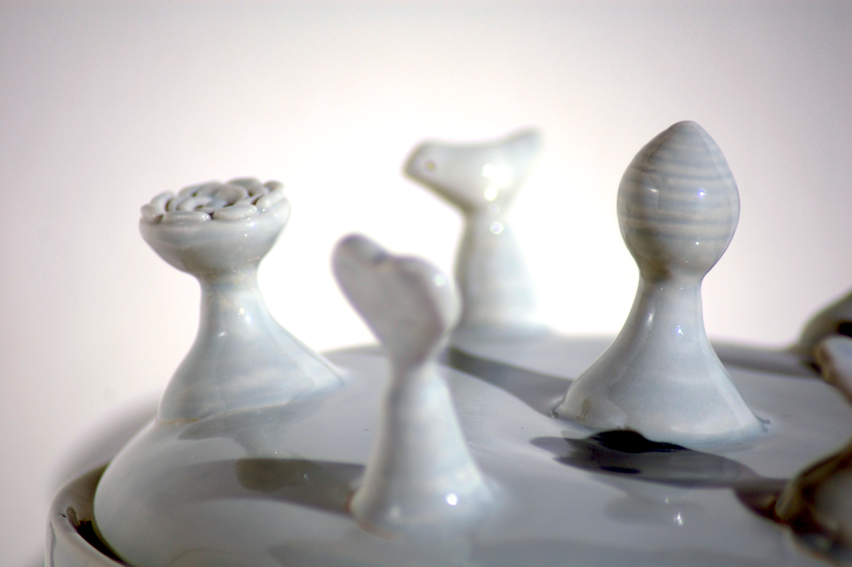 Soup tureen with knobs (detail), porcelain, 2007